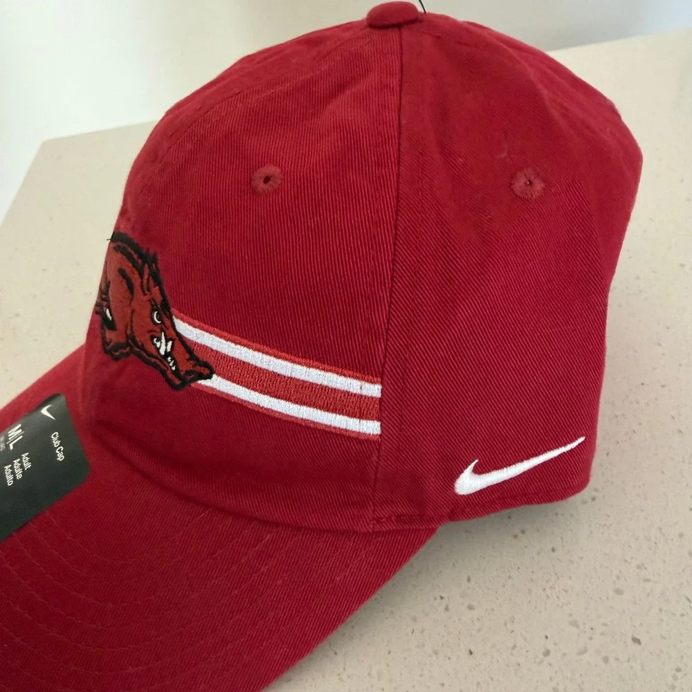 Nike Arkansas‎ Razorbacks Club Cap Red Adjustable Hat Fayetteville AR M/L NEW